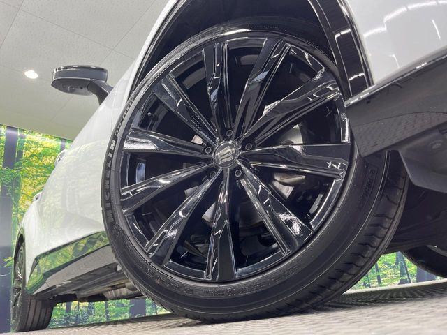 �y�����A���~�z�C�[���z�O�ςɃ}�b�`���������A���~�z�C�[���𑕒����Ă���܂��B�e��ЊO�A���~�z�C�[����A�X�^�b�h���X�^�C�����戵�����Ă���܂��B���񂲑��k����������