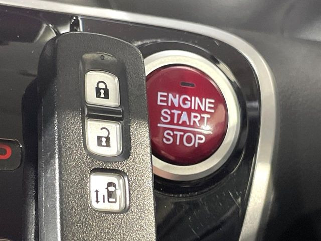 �yHonda�X�}�[�g�L�[�z�J�o����|�P�b�g�ɓ��ꂽ�܂܂ł��h�A�̎{���E�������\�ȃX�}�[�g�L�[�𑕔��B�G���W���̃I���E�I�t�����J�M�����o���K�v����������Ƃ��Ă��֗��ł���