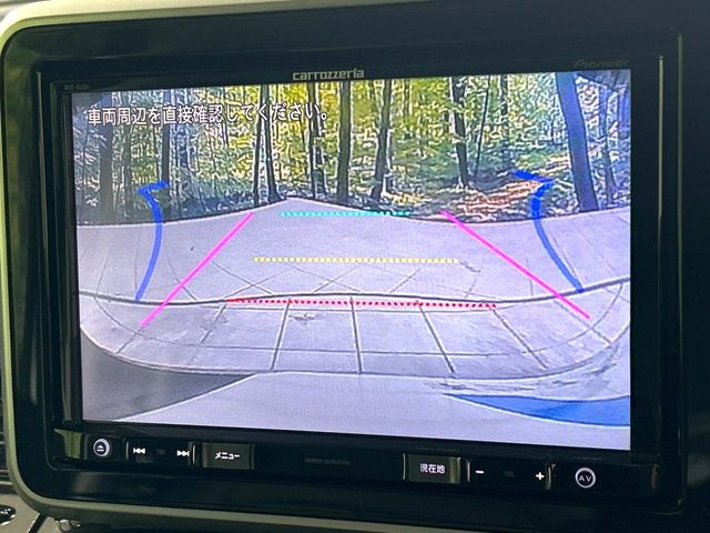 【バックカメラ】駐車時に後方がリアルタイム映像で確認できます。大型商業施設や立体駐車場での駐車時や、夜間のバック時に大活躍!運転スキルに関わらず、今や必須となった装備のひとつです!
