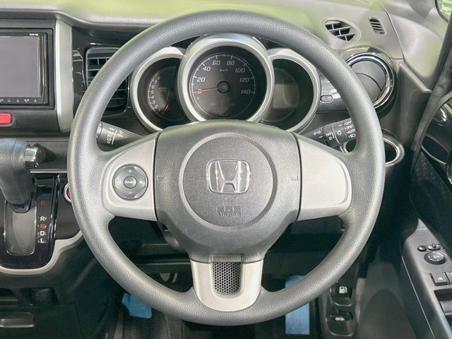 �y�X�e�A�����O�X�C�b�`�z�^�]���A�O������ڐ������炷���ƂȂ��A�I�[�f�B�I���̑��삪�\�ȕ֗��@�\!���S&���K�ȃh���C�u�����o���Ă���܂���