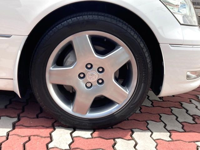 �y����18�C���`�A���~�z�C�[���z�O�ςɃ}�b�`���������A���~�z�C�[���𑕒����Ă���܂��B�e��ЊO�A���~�z�C�[����A�X�^�b�h���X�^�C�����戵�����Ă���܂��B���񂲑��k����������