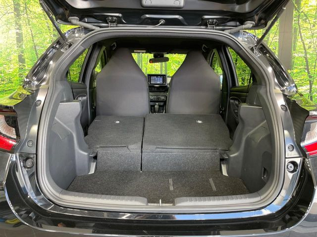 後席を格納すると、これだけの広さが!シーンに合わせたシートアレンジで、大きな荷物も積むことが出来ます♪