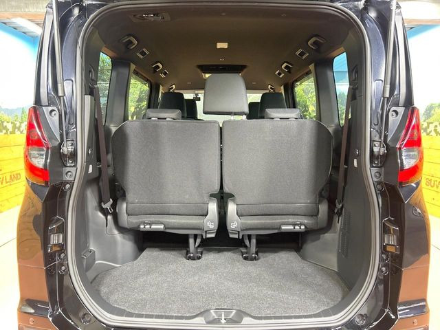 普段のお買い物や通勤、送迎等に十分な荷室スペースを確保しております。セカンドシートを倒すと、大きな荷物の積載も可能です♪