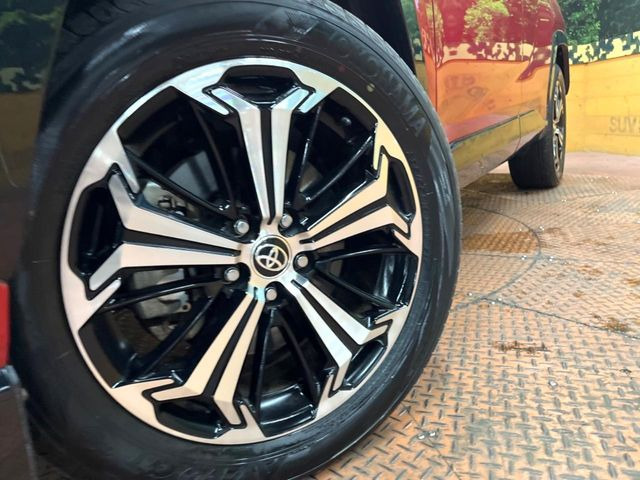 �y�����A���~�z�C�[���z�O�ςɃ}�b�`���������A���~�z�C�[���𑕒����Ă���܂��B�e��ЊO�A���~�z�C�[����A�X�^�b�h���X�^�C�����戵�����Ă���܂��B���񂲑��k����������