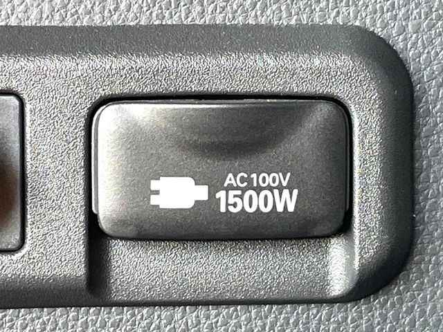 【アクセサリーコンセント】キャンプやスポーツ、アウトドアでのアクティビティはもちろん、災害・停電の際に助けにもなるAC100Vコンセントを装備♪ケータイやタブレット、ゲーム機器の充電にも♪