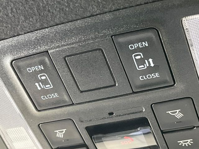 【両側パワースライドドア】スマートキーや運転席のスイッチで後席両側スライドドアの開閉が可能♪電動だから力を入れてドアを開ける必要が無く、小さなお子様でも簡単に開け閉めでき快適です♪