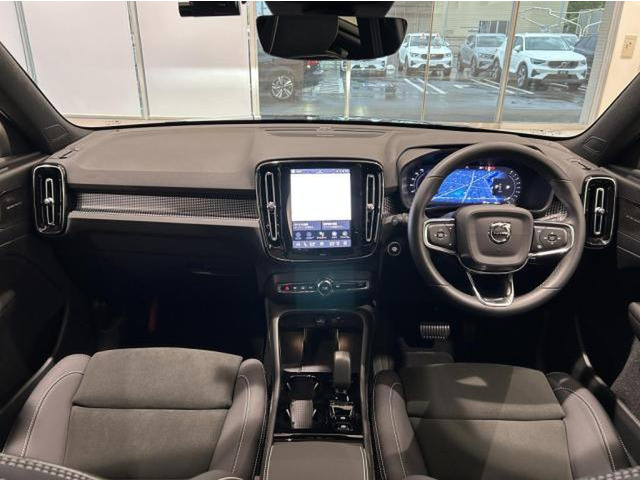 XC40ウルトラ B4 AWD ダークエディション 4WD