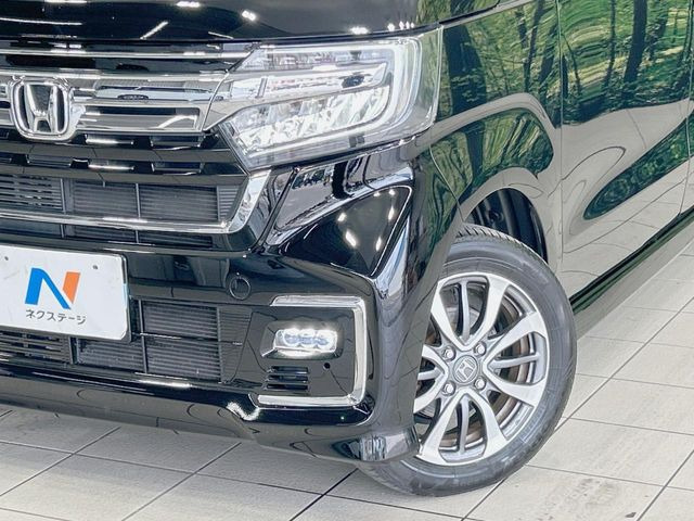【シーケンシャルターンランプ付きLEDヘッドライト】人気の『流れるウィンカー』付きのLEDヘッドライトを装備♪高級感はもちろん、点灯時は存在感たっぷりで他車からも認識されやすく安心です。