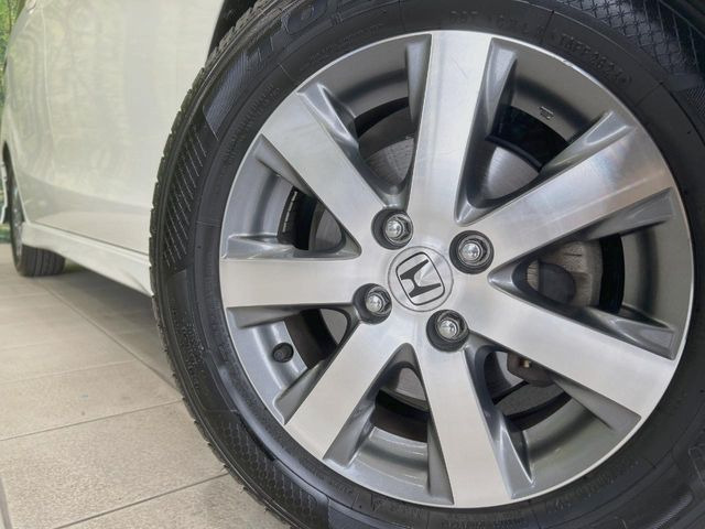 �y����15�C���`�A���~�z�C�[���z�O�ςɃ}�b�`���������A���~�z�C�[���𑕒����Ă���܂��B�e��ЊO�A���~�z�C�[����A�X�^�b�h���X�^�C�����戵�����Ă���܂��B���񂲑��k����������