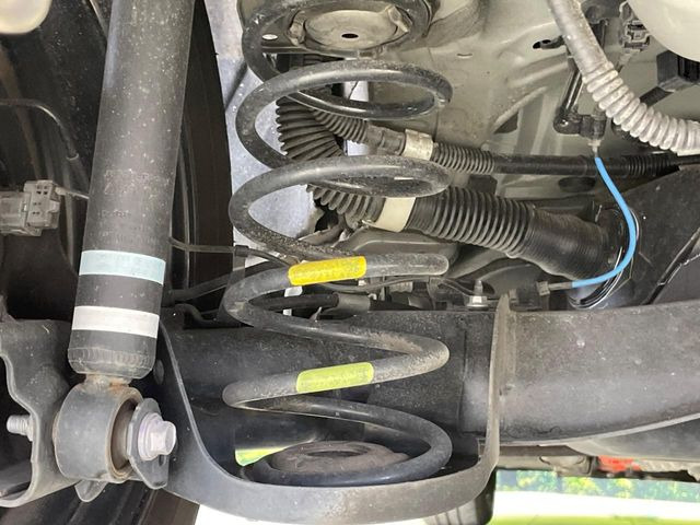 お車を安心してお乗りいただく為には、足回りの定期点検が欠かせません。サービスサポート(有償保証)では無料点検もご提供しており、安心のカーライフをお過ごしいただけるサポート体制が整っています。