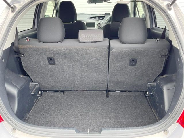 積み下ろしのしやすいデッキにはたっぷりと荷物を積み込んでいただけます。遊びから仕事まで、様々なシーンで頼れます♪