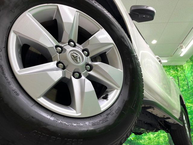 �y����17�C���`�A���~�z�C�[���z�O�ςɃ}�b�`���������A���~�z�C�[���𑕒����Ă���܂��B�e��ЊO�A���~�z�C�[����A�X�^�b�h���X�^�C�����戵�����Ă���܂��B���񂲑��k����������