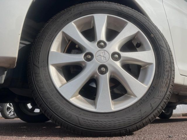 �y����14�C���`�A���~�z�C�[���z�O�ςɃ}�b�`���������A���~�z�C�[���𑕒����Ă���܂��B�e��ЊO�A���~�z�C�[����A�X�^�b�h���X�^�C�����戵�����Ă���܂��B���񂲑��k����������