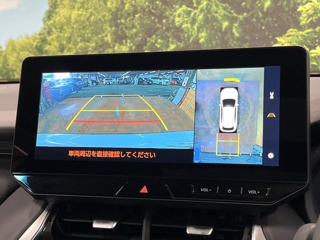 【パノラミックビューモニター】専用のカメラにより、上から見下ろしたような視点で360度クルマの周囲を確認することができます☆死角部分も確認しやすく、狭い場所での切り返しや駐車もスムーズに行えます。
