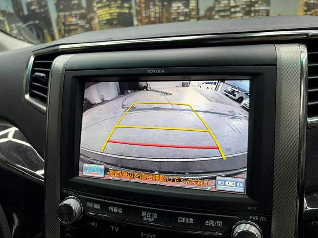 【バックカメラ】運転席から画面上で安全確認ができます。駐車が苦手な方にもオススメな便利機能です。