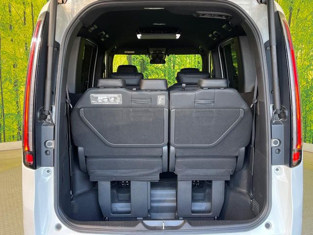 普段のお買い物や通勤、送迎等に十分な荷室スペースを確保しております。セカンドシートを倒すと、大きな荷物の積載も可能です♪