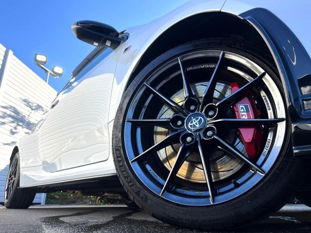 �y����18�C���`�A���~�z�C�[���z�O�ςɃ}�b�`���������A���~�z�C�[���𑕒����Ă���܂��B�e��ЊO�A���~�z�C�[����A�X�^�b�h���X�^�C�����戵�����Ă���܂��B���񂲑��k����������