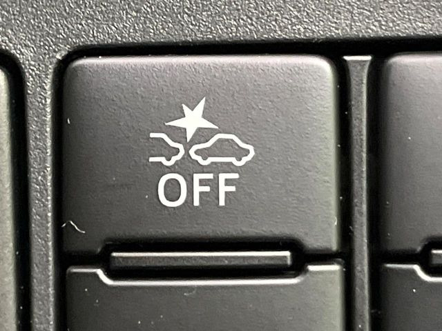 【スマートアシスト】走行中に前方の車両等を認識し、衝突しそうな時は警報とブレーキで衝突回避と被害軽減をアシスト。より安全にドライブをお楽しみいただけます。