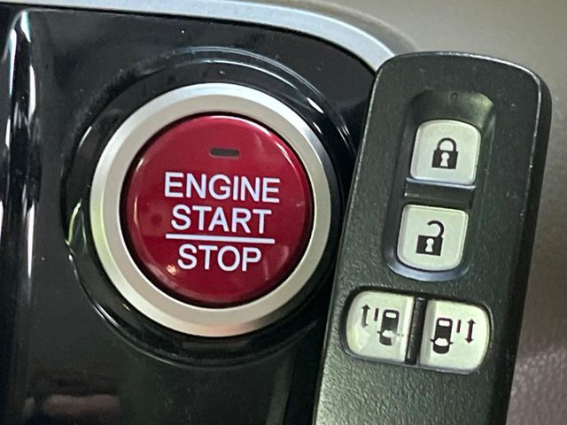 �yHonda�X�}�[�g�L�[�z�J�o����|�P�b�g�ɓ��ꂽ�܂܂ł��h�A�̎{���E�������\�ȃX�}�[�g�L�[�𑕔��B�G���W���̃I���E�I�t�����J�M�����o���K�v����������Ƃ��Ă��֗��ł���