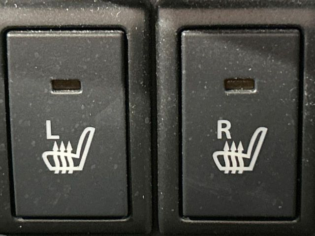 【シートヒーター】寒い日に重宝するシートヒーター!エアコンより早く温まってくれるので寒がりの人も安心ですね♪エアコンの温風は乾燥するから苦手、という方にもをおすすめです。