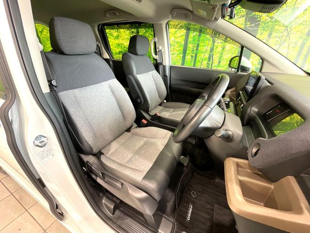 運転席シート廻りは使用感も少なく、良好な状態となっています。丁寧に使われていたことがよくわかりますね。