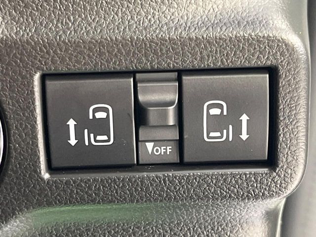 【両側パワースライドドア】スマートキーや運転席のスイッチで後席両側スライドドアの開閉が可能♪電動だから力を入れてドアを開ける必要が無く、小さなお子様でも簡単に開け閉めでき快適です♪