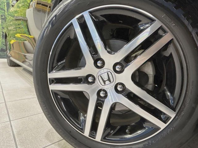 �y����17�C���`�A���~�z�C�[���z�O�ςɃ}�b�`���������A���~�z�C�[���𑕒����Ă���܂��B�e��ЊO�A���~�z�C�[����A�X�^�b�h���X�^�C�����戵�����Ă���܂��B���񂲑��k����������
