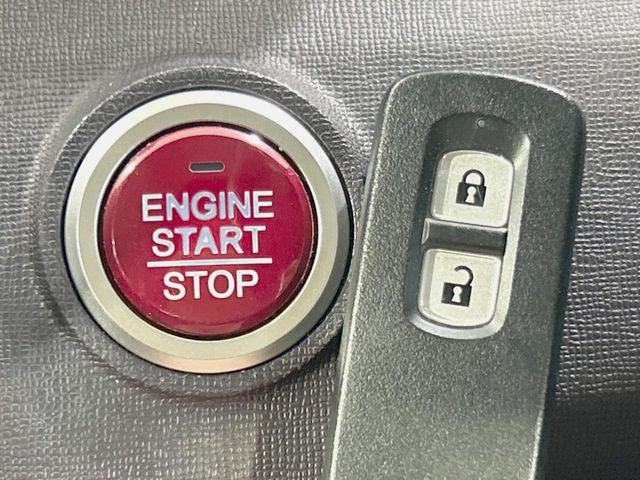 �yHonda�X�}�[�g�L�[�z�J�o����|�P�b�g�ɓ��ꂽ�܂܂ł��h�A�̎{���E�������\�ȃX�}�[�g�L�[�𑕔��B�G���W���̃I���E�I�t�����J�M�����o���K�v����������Ƃ��Ă��֗��ł���