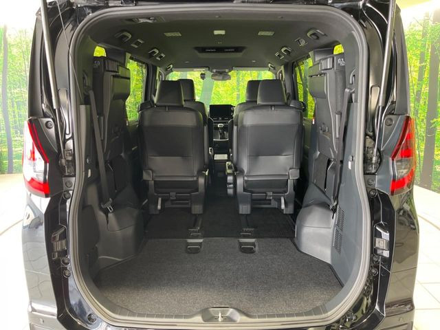 普段のお買い物や通勤、送迎等に十分な荷室スペースを確保しております。セカンドシートを倒すと、大きな荷物の積載も可能です♪