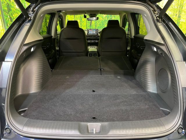 普段のお買い物や通勤、送迎等に十分な荷室スペースを確保しております。セカンドシートを倒すと、大きな荷物の積載も可能です♪