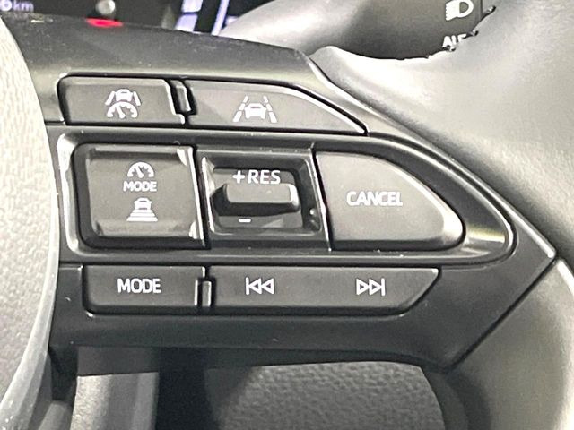【レーダークルーズコントロール】高速道路での長距離走行が楽に!!自動で速度を保つクルーズコントロールが、衝突軽減システムと連携し、前方の車両を感知して車間を保つように速度調節してくれます!!