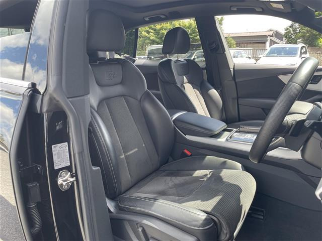 Q855 TFSI クワトロ デビューパッケージ Sライン 4WD