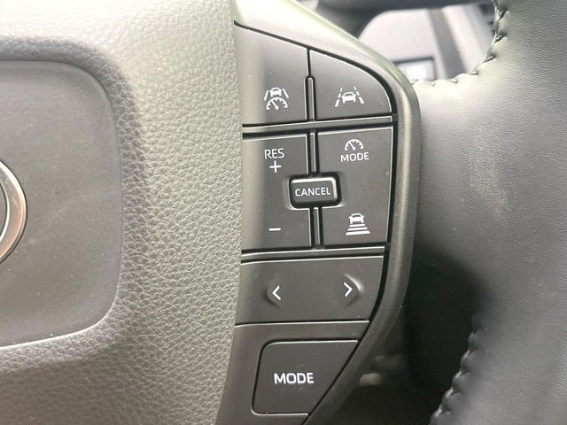 【レーダークルーズコントロール】高速道路での長距離走行が楽に!!自動で速度を保つクルーズコントロールが、衝突軽減システムと連携し、前方の車両を感知して車間を保つように速度調節してくれます!!