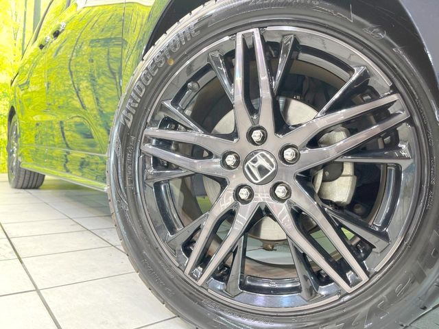 �y����18�C���`�A���~�z�C�[���z�O�ςɃ}�b�`���������A���~�z�C�[���𑕒����Ă���܂��B�e��ЊO�A���~�z�C�[����A�X�^�b�h���X�^�C�����戵�����Ă���܂��B���񂲑��k����������