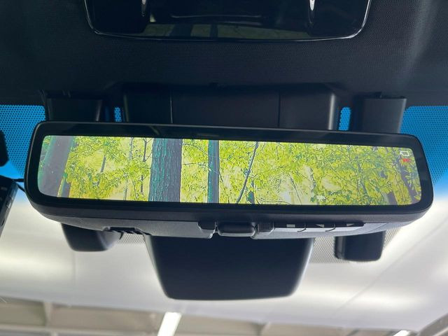 【デジタルインナーミラー】後席の大きな荷物や同乗者で後方が確認しづらい時でも安心!カメラが撮影した車両後方の映像をルームミラー内に表示。クリアな視界で状況の確認が可能です!