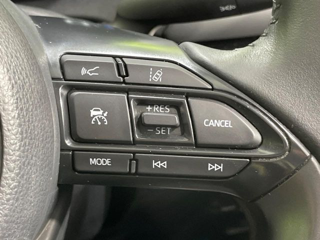 【レーダークルーズコントロール】高速道路での長距離走行が楽に!!自動で速度を保つクルーズコントロールが、衝突軽減システムと連携し、前方の車両を感知して車間を保つように速度調節してくれます!!