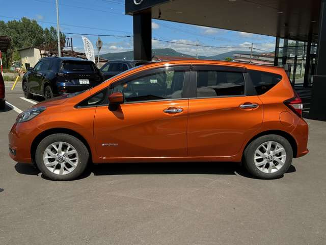 ノート1.2 e-POWER メダリスト FOUR 4WD