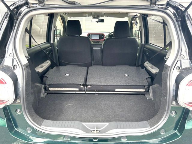 普段のお買い物や通勤、送迎等に十分な荷室スペースを確保しております。セカンドシートを倒すと、大きな荷物の積載も可能です♪