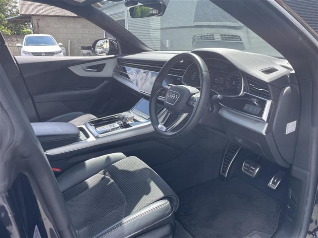 Q855 TFSI クワトロ デビューパッケージ Sライン 4WD