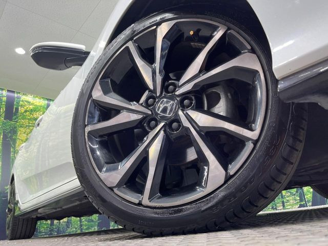 �y����18�C���`�A���~�z�C�[���z�O�ςɃ}�b�`���������A���~�z�C�[���𑕒����Ă���܂��B�e��ЊO�A���~�z�C�[����A�X�^�b�h���X�^�C�����戵�����Ă���܂��B���񂲑��k����������