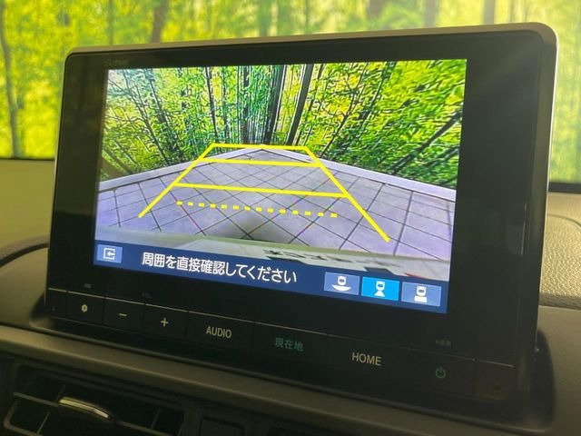 【バックカメラ】駐車時に後方がリアルタイム映像で確認できます。大型商業施設や立体駐車場での駐車時や、夜間のバック時に大活躍!運転スキルに関わらず、今や必須となった装備のひとつです!