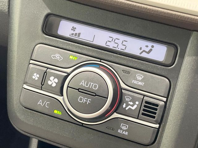 【オートライト】周りの明るさに応じて自動でヘッドライトの点灯・消灯ができる機能です!ライトの付け忘れ・消し忘れなどが無くなり、雨の日や夕方の走行も安心!トンネル通過時も便利ですね♪