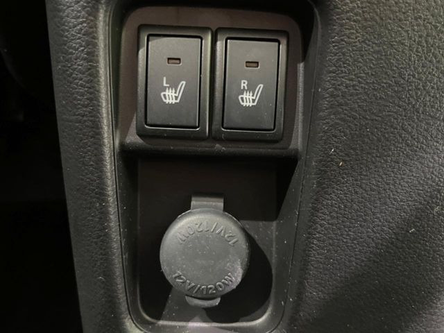 【シートヒーター】寒い日に重宝するシートヒーター!エアコンより早く温まってくれるので寒がりの人も安心ですね♪エアコンの温風は乾燥するから苦手、という方にもをおすすめです。
