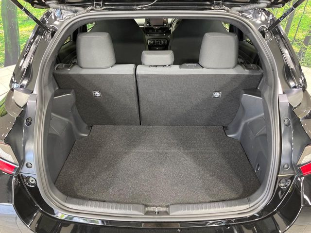 普段のお買い物や通勤、送迎等に十分な荷室スペースを確保しております。セカンドシートを倒すと、大きな荷物の積載も可能です♪