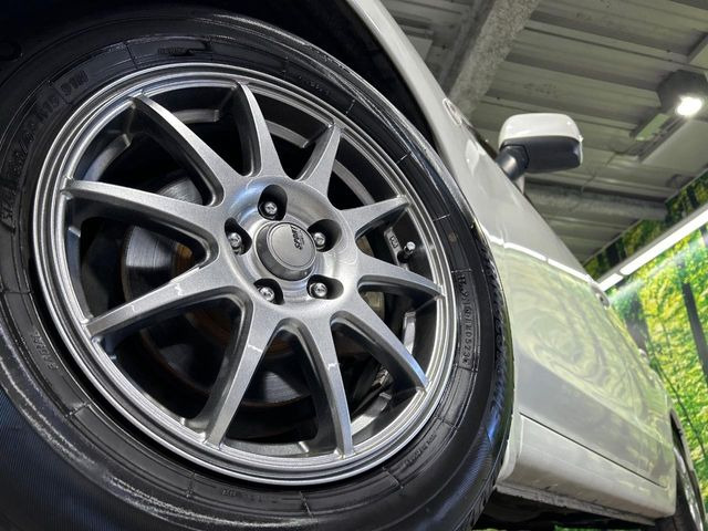 �y15�C���`�A���~�z�C�[���z�O�ςɃ}�b�`�����A���~�z�C�[���𑕒����Ă���܂��B�e��A���~�z�C�[����A�X�^�b�h���X�^�C�����戵�����Ă���܂��B���񂲑��k����������