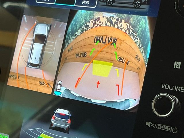 �y�}���`�e���C�����j�^�[�z�Ԃ̃t�����g��T�C�h�̃J�����摜�𓯎��Ƀ��j�^�[�\�����邱�ƂŁA���H�⋷�����𑖍s���ł����͂̏󋵊m�F���ł����S!�{�iSUV�ɂ��ꂵ�������ł���