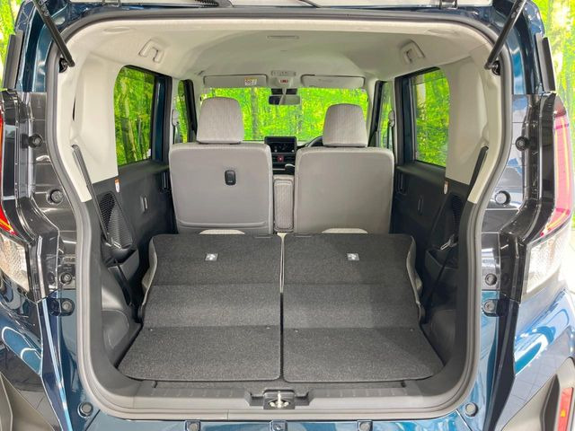 普段のお買い物や通勤、送迎等に十分な荷室スペースを確保しております。セカンドシートを倒すと、大きな荷物の積載も可能です♪