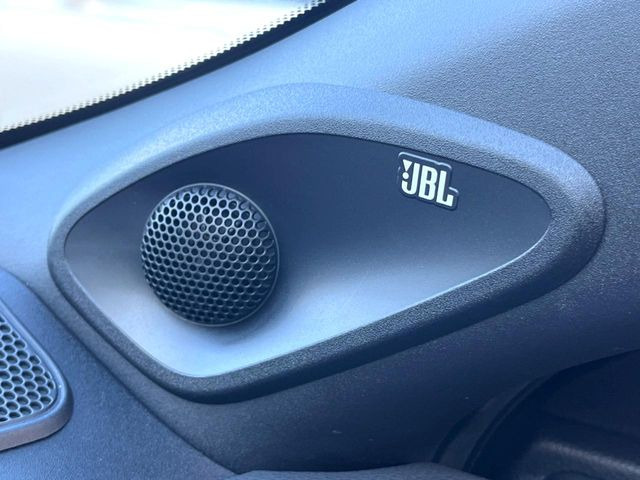 �yJBL�T�E���h�V�X�e���z���x�ȃ`���[�j���O�\�͂����ڂ���Ă���A�������ȉ��y�����y���݂��������܂���
