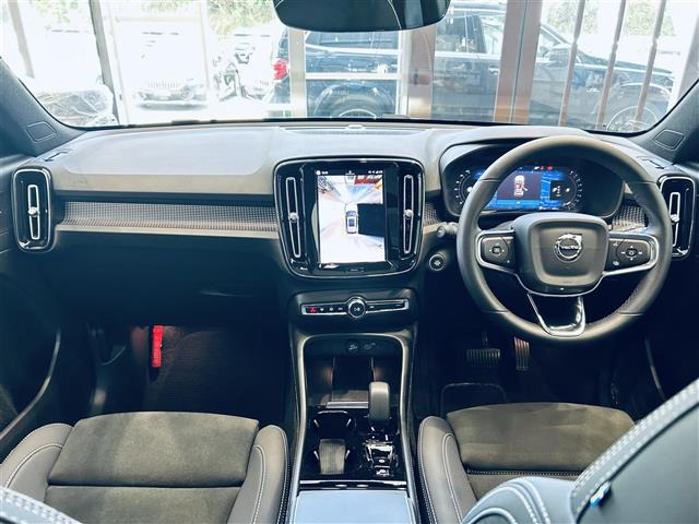 XC40アルティメット B4 AWD ダークエディション 4WD