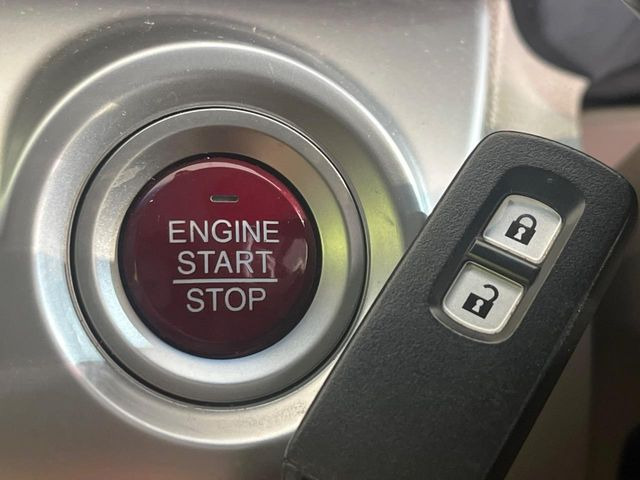 �yHonda�X�}�[�g�L�[�z�J�o����|�P�b�g�ɓ��ꂽ�܂܂ł��h�A�̎{���E�������\�ȃX�}�[�g�L�[�𑕔��B�G���W���̃I���E�I�t�����J�M�����o���K�v����������Ƃ��Ă��֗��ł���